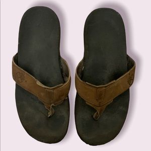 Nice Timberland size 10M slippers. Leather upper, comfortable and stylish. Mens